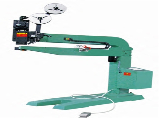 Máquina de costura de caja de cartón de acero inoxidable Dos servos 150 mm de altura de costura