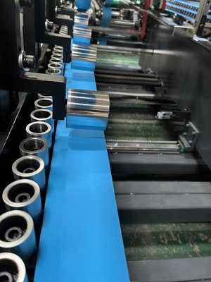 Máquina automática de pegamento de carpetas de cartón con doble costura
