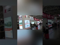 Máquina de pegamento y costura que asiste a la feria